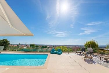 4 Bedroom Villa For Sale in Almancil