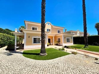 4 Bedroom Villa For Sale in Almancil