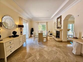 4 Bedroom Villa For Sale in Almancil