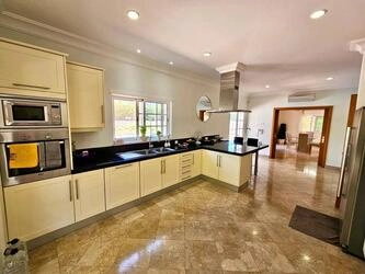 4 Bedroom Villa For Sale in Almancil