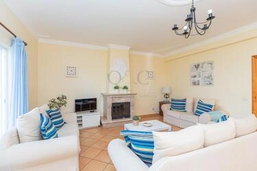 4 Bedroom Villa For Sale in Almancil