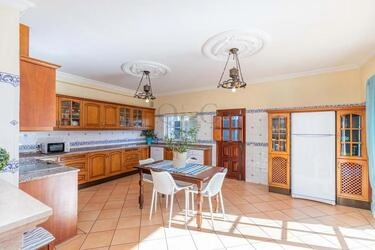 4 Bedroom Villa For Sale in Almancil