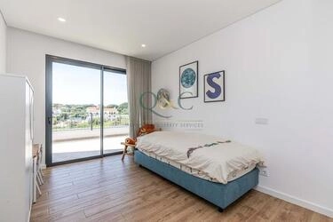4 Bedroom Villa For Sale in Quarteira