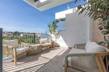 4 Bedroom Villa For Sale in Quarteira