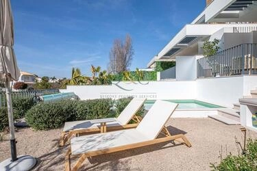 4 Bedroom Villa For Sale in Quarteira