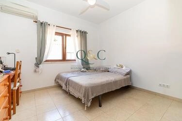 4 Bedroom Villa For Sale in Quarteira