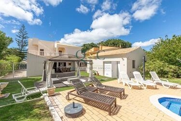 4 Bedroom Villa For Sale in Quarteira