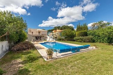 4 Bedroom Villa For Sale in Quarteira