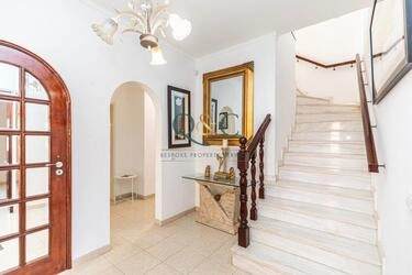 4 Bedroom Villa For Sale in Quarteira