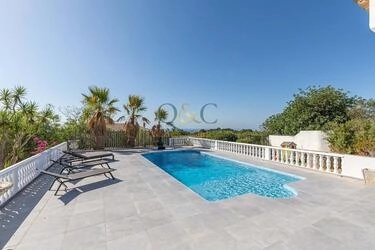 4 Bedroom Villa For Sale in Santa Bárbara de Nexe
