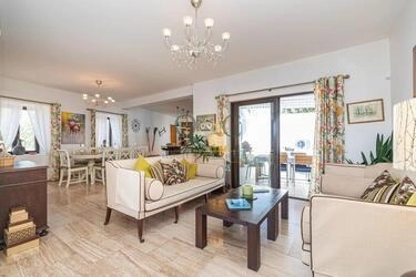 4 Bedroom Villa For Sale in Santa Bárbara de Nexe