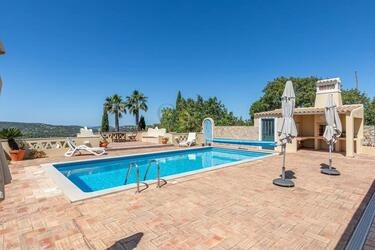 4 Bedroom Villa For Sale in Santa Bárbara de Nexe