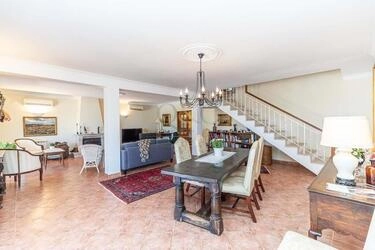4 Bedroom Villa For Sale in Santa Bárbara de Nexe