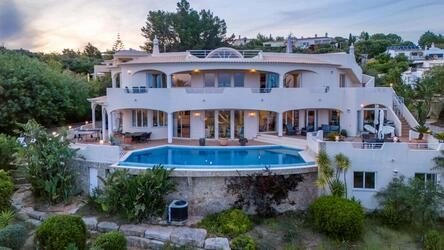 4 Bedroom Villa For Sale in Santa Bárbara de Nexe