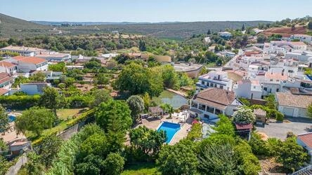 4 Bedroom Villa For Sale in Alte