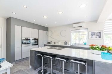 4 Bedroom Villa For Sale in Boliqueime