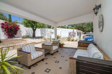 4 Bedroom Villa For Sale in Santa Bárbara de Nexe