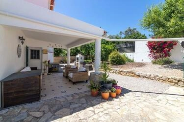 4 Bedroom Villa For Sale in Santa Bárbara de Nexe