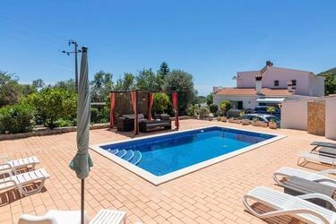 4 Bedroom Villa For Sale in Santa Bárbara de Nexe