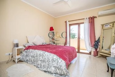 Villa com 4 quartos à venda em Quarteira