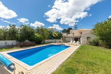 Villa com 4 quartos à venda em Quarteira