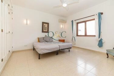 Villa com 4 quartos à venda em Quarteira