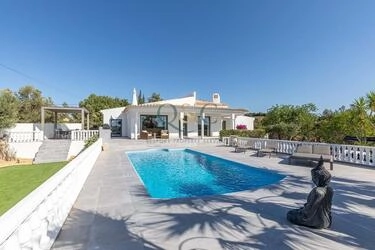 Villa com 4 quartos à venda em Santa Bárbara de Nexe