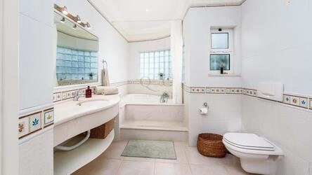 Villa com 4 quartos à venda em Santa Bárbara de Nexe