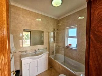 5 Bedroom Villa For Sale in Almancil