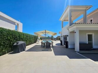 5 Bedroom Villa For Sale in Almancil