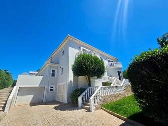 5 Bedroom Villa For Sale in Almancil