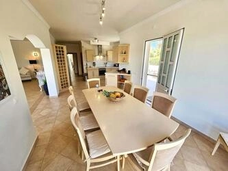 5 Bedroom Villa For Sale in Almancil
