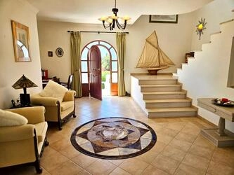5 Bedroom Villa For Sale in Almancil