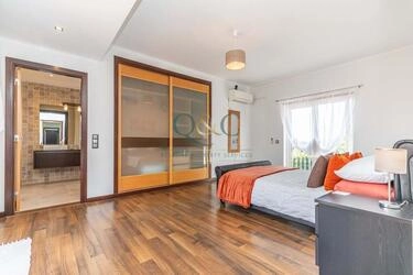 5 Bedroom Villa For Sale in Quarteira
