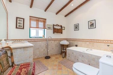 5 Bedroom Villa For Sale in Querença