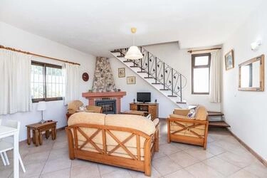 5 Bedroom Villa For Sale in Santa Bárbara de Nexe