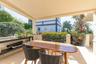 5 Bedroom Villa For Sale in Santa Bárbara de Nexe