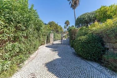 5 Bedroom Villa For Sale in Santa Bárbara de Nexe