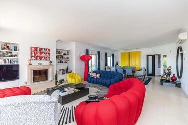 5 Bedroom Villa For Sale in Santa Bárbara de Nexe