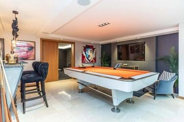 5 Bedroom Villa For Sale in Almancil