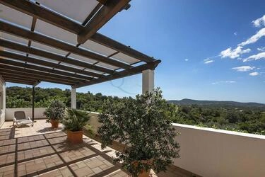 5 Bedroom Villa For Sale in Santa Bárbara de Nexe