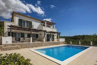 5 Bedroom Villa For Sale in Santa Bárbara de Nexe