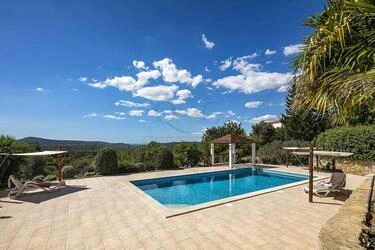 5 Bedroom Villa For Sale in Santa Bárbara de Nexe