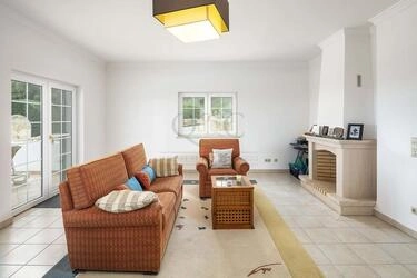 5 Bedroom Villa For Sale in Santa Bárbara de Nexe