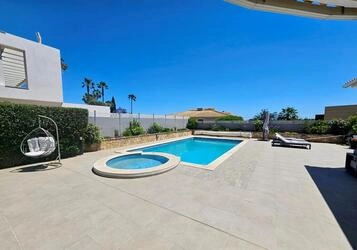 Villa com 5 quartos à venda em Almancil