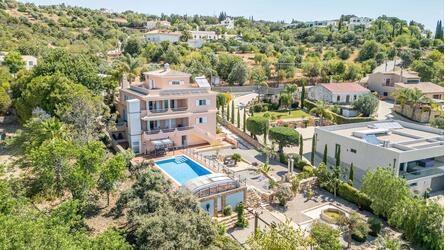6 Bedroom Villa For Sale in São Brás de Alportel