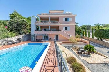 6 Bedroom Villa For Sale in São Brás de Alportel