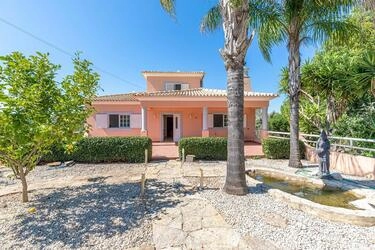 6 Bedroom Villa For Sale in São Brás de Alportel
