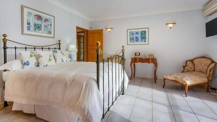 6 Bedroom Villa For Sale in Santa Bárbara de Nexe