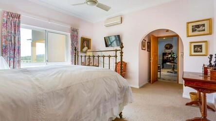 6 Bedroom Villa For Sale in Santa Bárbara de Nexe